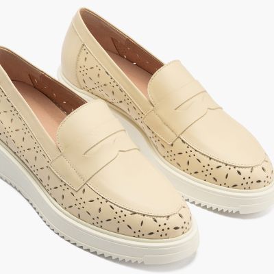 Бежови обувки - елегантни и удобни за всеки ден! PITILLOS (SKU)10382