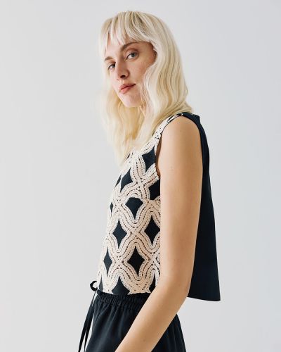 Дамски топ без ръкави с релефен дизайн ACCESS FASHION (SKU) 2129