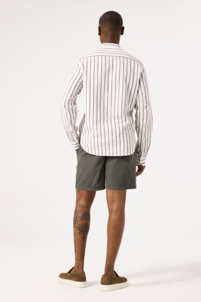 Green men's shorts - style and comfort! GARCIA (SKU)D51163