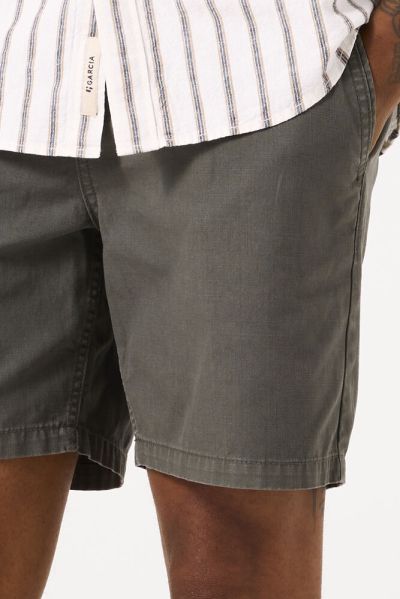 Green men's shorts - style and comfort! GARCIA (SKU)D51163