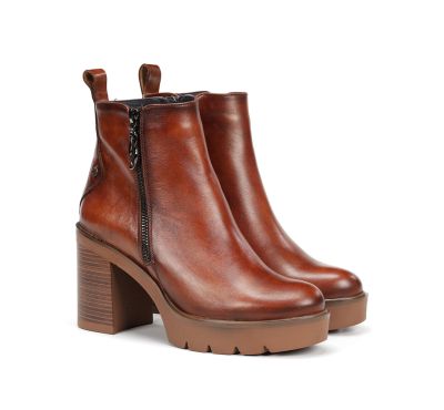 Brown high-heeled boots - elegance and style!DORKING (SKU)9562