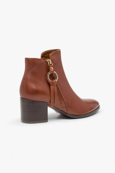Brown heeled boots - elegant and stylish!REGARDE LE CIEL (SKU)TAYLOR01