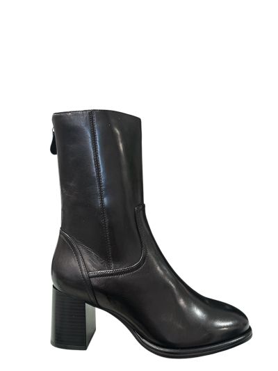Black leather boots with a higher length - elegant and comfortable! REGARDE LE CIEL (SKU) HILARY03