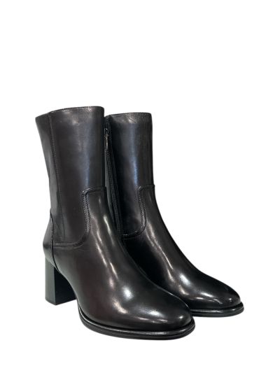 Black leather boots with a higher length - elegant and comfortable! REGARDE LE CIEL (SKU) HILARY03