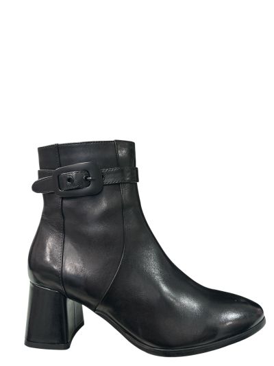 Black heeled boots - elegant and stylish!REGARDE LE CIEL (SKU)MILLIE11
