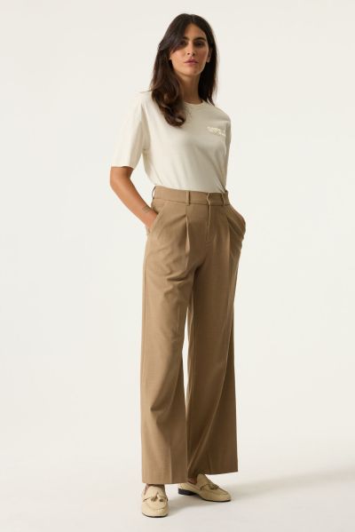 Women's T-shirt in pale white color - unconventional GARCIA style (SKU) N260206