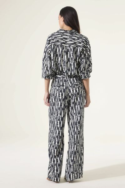 Black and white long-sleeve shirt with print - elegant look GARCIA (SKU) N260230
