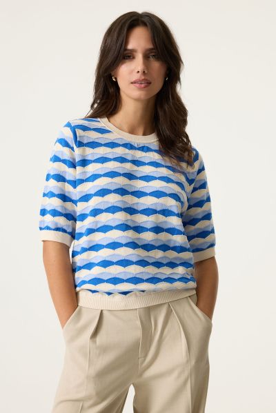 Women's short-sleeve blouse made of fine knit GARCIA (SKU) O260046
