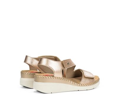 Platform sandals: style and comfort!FLUCHOS (SKU)2137