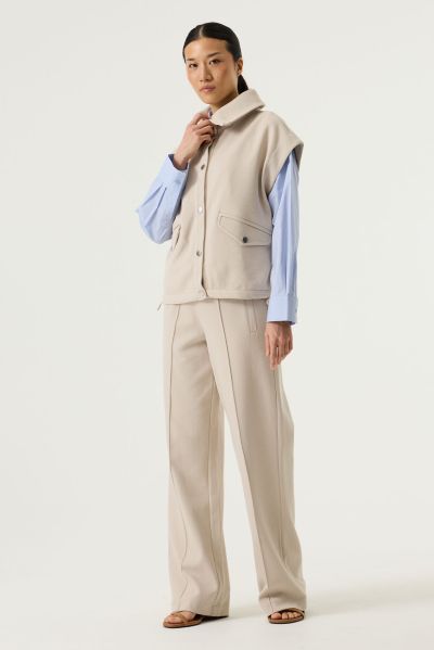 Women's sporty-elegant high-waisted trousers - girly style GARCIA (SKU) O260119