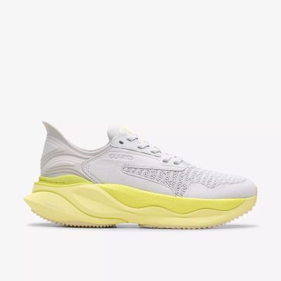 Сиви дамски маратонки с жълта подметка - Спортен стил CLARKS (SKU)26184590