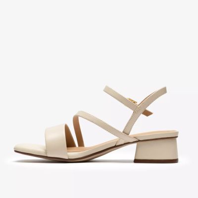 Beige elegant sandals with a low heel - comfort and style! CLARKS (SKU)26186118