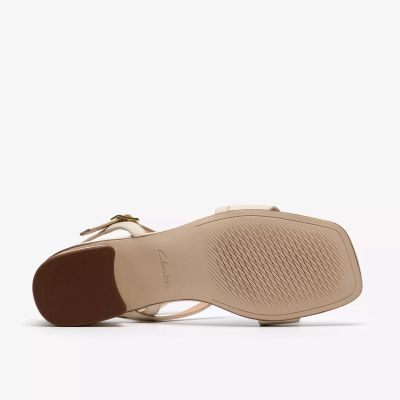 Beige elegant sandals with a low heel - comfort and style! CLARKS (SKU)26186118