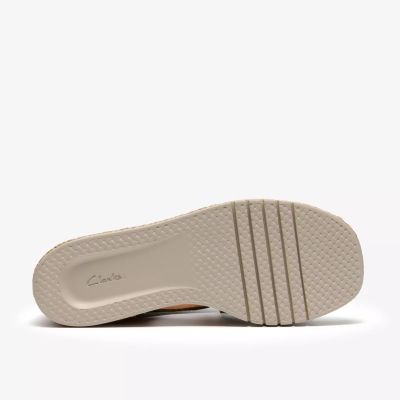 Green platform sandals - style and comfort! CLARKS (SKU) 26185955