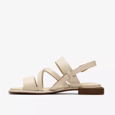 Women's low-heeled sandal in cream color - comfort, elegance and sophisticated style!CLARKS (SKU)26186578