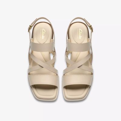 Women's low-heeled sandal in cream color - comfort, elegance and sophisticated style!CLARKS (SKU)26186578