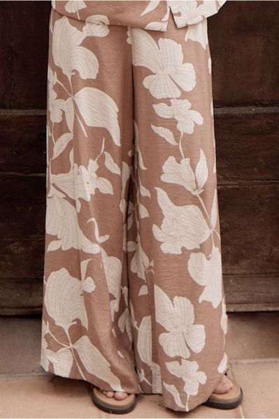 Women's trousers with floral print made of viscose - elegant and comfortable MOLLY BRACKEN (SKU) LA1864EE