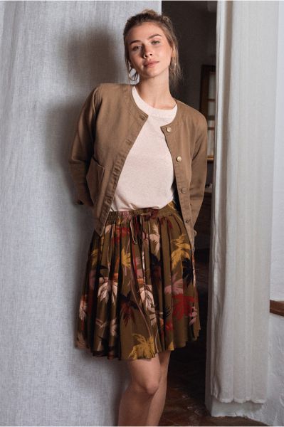 Women's short pleated skirt - style, comfort and freshness MOLLY BRACKEN (SKU) T2210EE