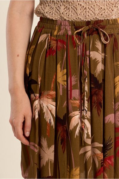 Women's short pleated skirt - style, comfort and freshness MOLLY BRACKEN (SKU) T2210EE
