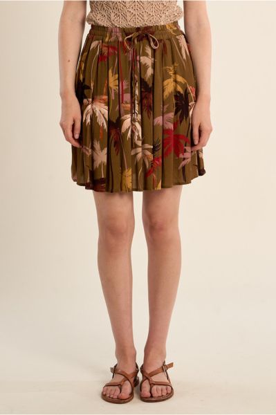 Women's short pleated skirt - style, comfort and freshness MOLLY BRACKEN (SKU) T2210EE
