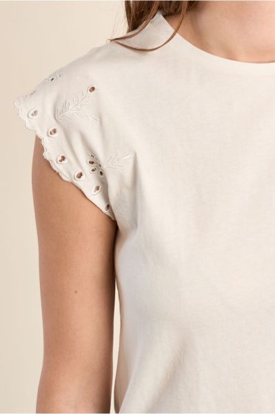 Women's T-shirt with round neckline and clean classic design MOLLY BRACKEN (SKU) LA1929EE