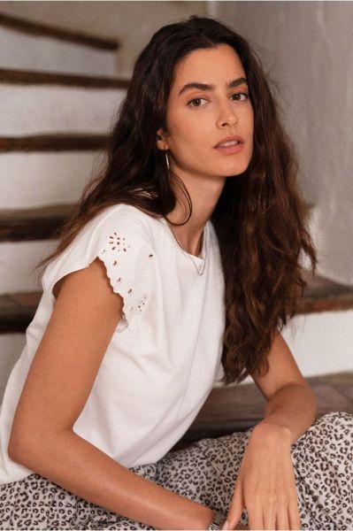 Women's T-shirt with round neckline and clean classic design MOLLY BRACKEN (SKU) LA1929EE