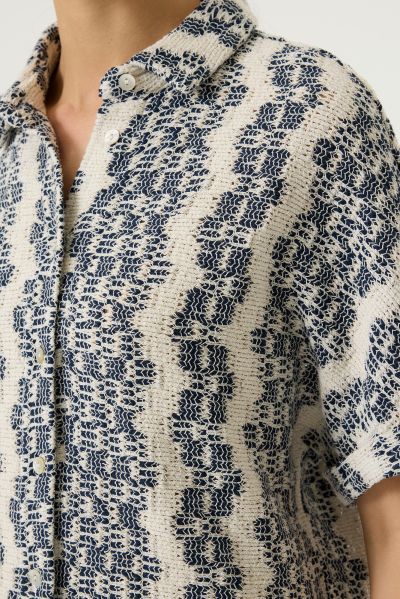 Elegant women's short-sleeved shirt made of fine knitwear, comfortable for summer GARCIA (SKU) O260023
