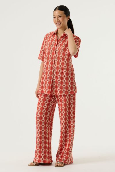 Stylish women's short-sleeved shirt made of fine knitwear - soft, comfortable and breathable GARCIA (SKU) P260234