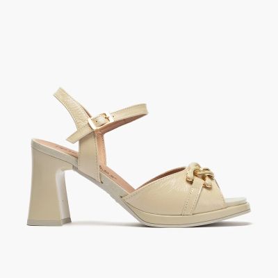 Elegant women's high-heeled sandals, cream lacquer - style and comfort PITILLOS (SKU)11222