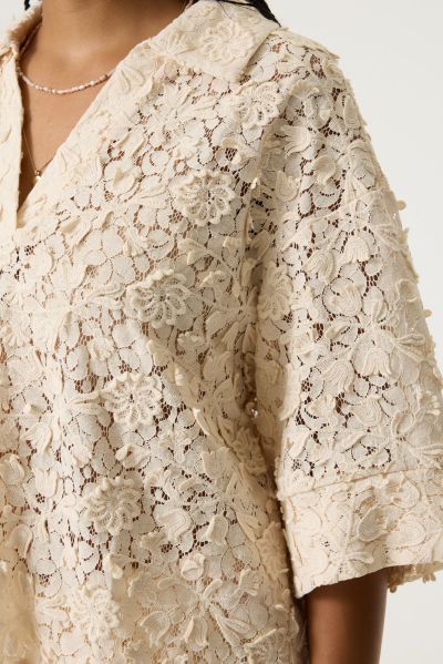 Women's elegant blouse with floral lace - tenderness and style GARCIA (SKU) Q260036