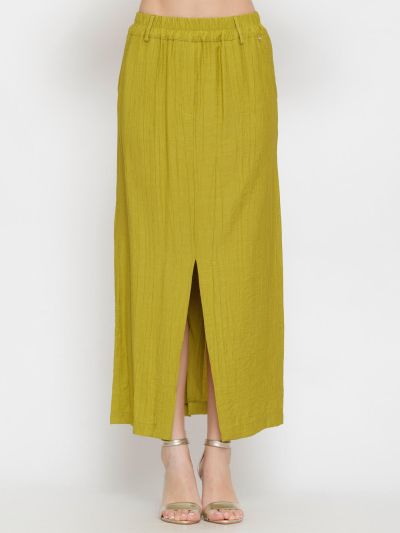 Women's green skirt with a slit in the front - a stylish accent for a modern wardrobe.LE SORTE DEL SOLE (SKU)3822