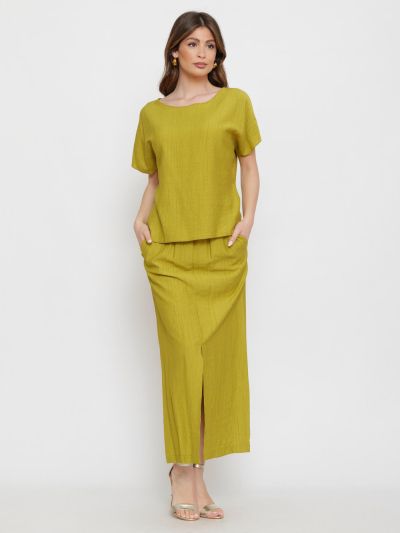 Women's green skirt with a slit in the front - a stylish accent for a modern wardrobe.LE SORTE DEL SOLE (SKU)3822