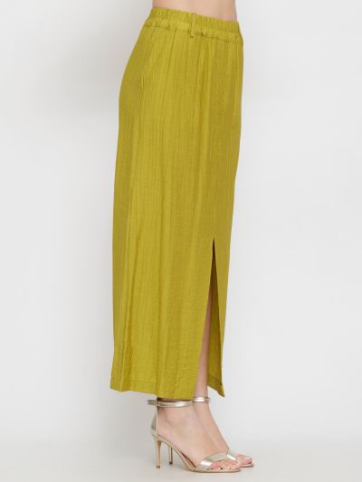 Women's green skirt with a slit in the front - a stylish accent for a modern wardrobe.LE SORTE DEL SOLE (SKU)3822