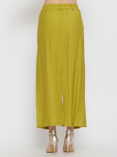 Women's green skirt with a slit in the front - a stylish accent for a modern wardrobe.LE SORTE DEL SOLE (SKU)3822