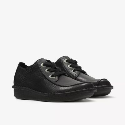 CLARKS women's shoes – classic black design, elegance, and comfort. CLARKS (SKU) 20306639