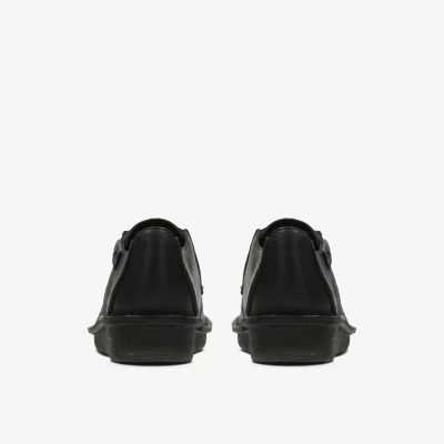CLARKS women's shoes – classic black design, elegance, and comfort. CLARKS (SKU) 20306639