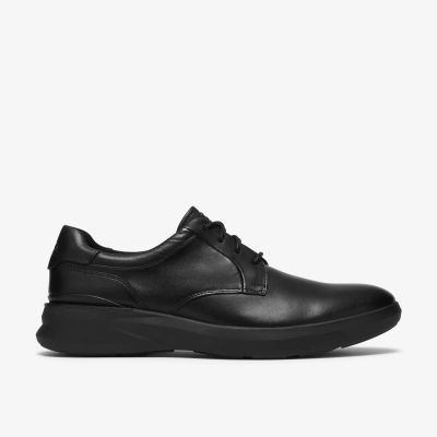 Men's black shoes featuring the CODE system for everyday comfort and style. CLARKS (SKU) 26328622
