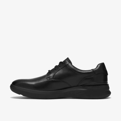 Men's black shoes featuring the CODE system for everyday comfort and style. CLARKS (SKU) 26328622