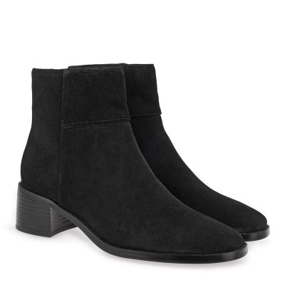 Women's mid-heel suede ankle boots – elegant, clean design. CLARKS (SKU) 26300000