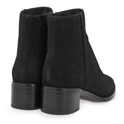 Women's mid-heel suede ankle boots – elegant, clean design. CLARKS (SKU) 26300000