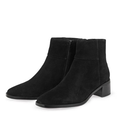 Women's mid-heel suede ankle boots – elegant, clean design. CLARKS (SKU) 26300000