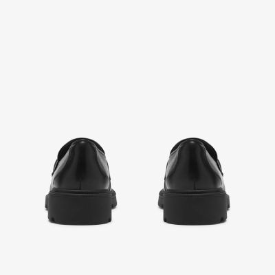 Women's black leather loafer – elegant style and comfort in genuine leather. CLARKS (SKU) 26320203