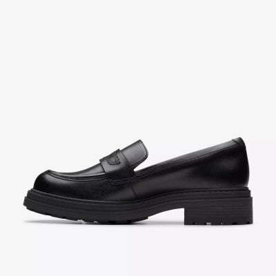 Elegant women's black genuine leather loafers – a classic style. CLARKS (SKU) 26183172