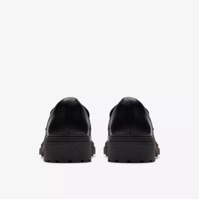 Elegant women's black genuine leather loafers – a classic style. CLARKS (SKU) 26183172