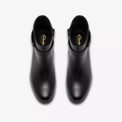 Elegant black women's casual ankle boot with a mid-heel for comfort and style. CLARKS (SKU) 26328291