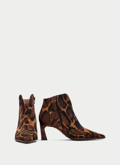 Elegant, stylish women's heeled ankle boots with a trendy animal print!!! HISPANITAS (SKU) 265076