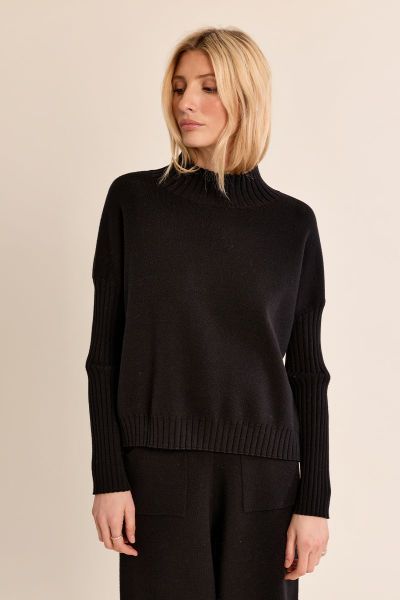 Women's black sweater with a clean design – stylish, comfortable, versatile MOLLY BRACKEN (SKU) BT211EH