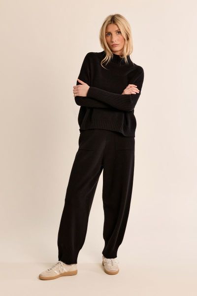 Women's black sweater with a clean design – stylish, comfortable, versatile MOLLY BRACKEN (SKU) BT211EH