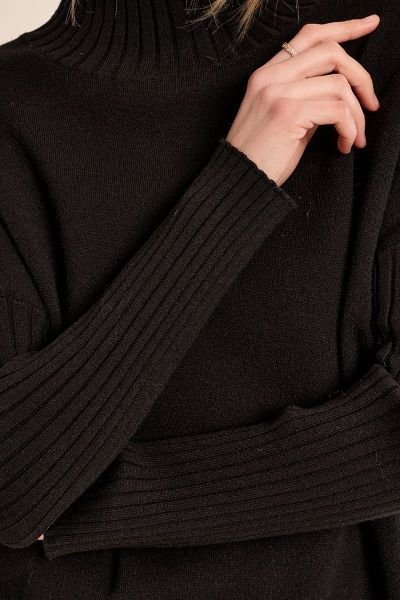 Women's black sweater with a clean design – stylish, comfortable, versatile MOLLY BRACKEN (SKU) BT211EH