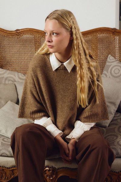 Fine-knit women's sweater with a flared silhouette MOLLY BRACKEN (SKU) LA2064EN